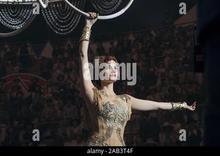 EVA GREEN dans DUMBO (2019), réalisé par Tim Burton. Crédit : TIM BURTON PRODUCTIONS/WALT DISNEY PICTURES / Album Banque D'Images