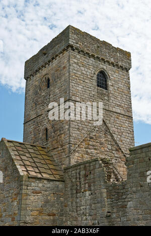 Inchcolm Abbey et tour. Situé sur l'île de Inchcolm dans le Firth of Forth, Ecosse Banque D'Images