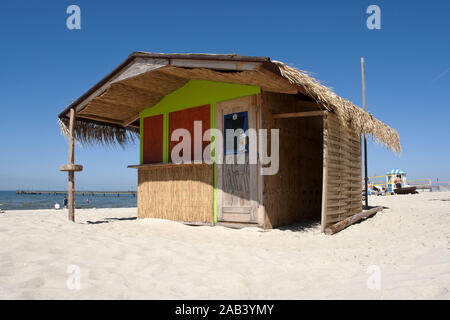 Geschlossene Strandbar am Strand von Lubmin |Fermé beach bar sur la plage de Lubmin| Banque D'Images