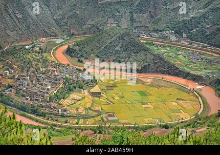 Village de pêcheurs de Taiji est située sur un coude de la rivière, près de Nuodeng Bijiang, dans le comté de Yunlong , Préfecture de Dali, Yunnan (Chine) Banque D'Images