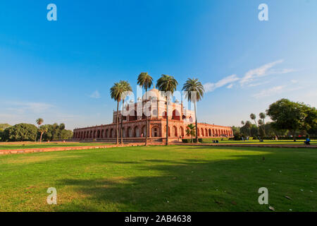 Célèbre Tombeau d'Humayun à Delhi, Inde. C'est le tombeau de l'empereur Mughal Humayun. Il a été commandé par le fils d'Humayun Akbar en 1569-70, et désiglé Banque D'Images