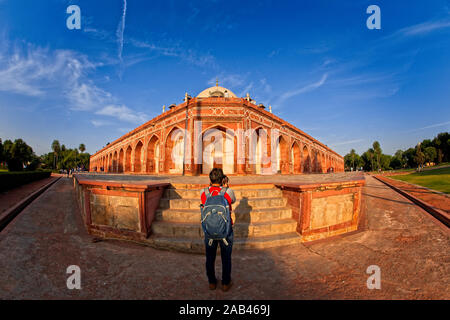 Célèbre Tombeau d'Humayun à Delhi, Inde. C'est le tombeau de l'empereur Mughal Humayun. Il a été commandé par le fils d'Humayun Akbar en 1569-70, et désiglé Banque D'Images