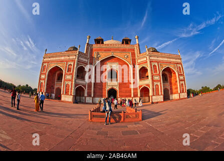 Célèbre Tombeau d'Humayun à Delhi, Inde. C'est le tombeau de l'empereur Mughal Humayun. Il a été commandé par le fils d'Humayun Akbar en 1569-70, et désiglé Banque D'Images