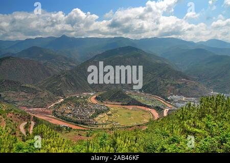 Village de pêcheurs de Taiji est située sur un coude de la rivière, près de Nuodeng Bijiang, dans le comté de Yunlong , Préfecture de Dali, Yunnan (Chine) Banque D'Images