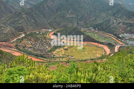 Village de pêcheurs de Taiji est située sur un coude de la rivière, près de Nuodeng Bijiang, dans le comté de Yunlong , Préfecture de Dali, Yunnan (Chine) Banque D'Images