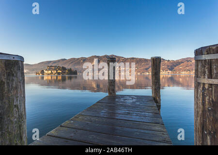 Vue de l'Isola San Giulio de Orta San Giulio, lac d'Orta, les lacs italiens, Piémont, Italie Banque D'Images