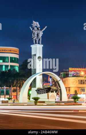 Monument De La Victoire Dans La Ville De Buon Me Thuot, Vietnam Banque D'Images