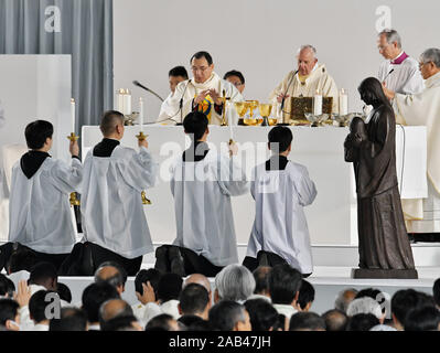 Tokyo, Japon. 25Th Nov, 2019. Le pape François célèbre la Messe au Tokyo Dome de Tokyo, au Japon, le lundi 25 novembre 2019. Le pape François va l'Université Sophia visites et départ pour Rome le 26 mai. Photo par Keizo Mori/UPI UPI : Crédit/Alamy Live News Banque D'Images