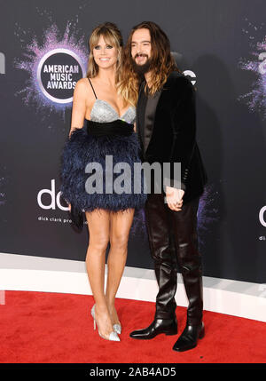 LOS ANGELES, CA - le 24 novembre : Heidi Klum (L) et Tom Kaulitz assister à la 2019 American Music Awards au Théâtre de Microsoft le 24 novembre 2019 à Los Angeles, Californie. Banque D'Images