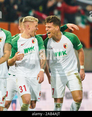 Augsburg, Allemagne. 24 Nov, 2019. Football Augsburg-Berlin, Augsbourg, le 24 novembre 2019. Florian NIEDERLECHNER, FCA 7 célèbre son but, heureux, rire, fête, 4-0, Philipp MAX, CAF 31 FC AUGSBURG - Hertha BSC Berlin - DFL RÈGLEMENT INTERDIT TOUTE UTILISATION DES PHOTOGRAPHIES comme des séquences d'images et/ou quasi-vidéo - 1.German Soccer League, Augsbourg, le 24 novembre 2019. Saison 2019/2020, journée 12, Crédit : Peter Schatz/Alamy Live News Banque D'Images