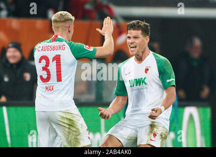 Augsburg, Allemagne. 24 Nov, 2019. Football Augsburg-Berlin, Augsbourg, le 24 novembre 2019. Florian NIEDERLECHNER, FCA 7 célèbre son but, heureux, rire, fête, 4-0, Philipp MAX, CAF 31 FC AUGSBURG - Hertha BSC Berlin - DFL RÈGLEMENT INTERDIT TOUTE UTILISATION DES PHOTOGRAPHIES comme des séquences d'images et/ou quasi-vidéo - 1.German Soccer League, Augsbourg, le 24 novembre 2019. Saison 2019/2020, journée 12, Crédit : Peter Schatz/Alamy Live News Banque D'Images