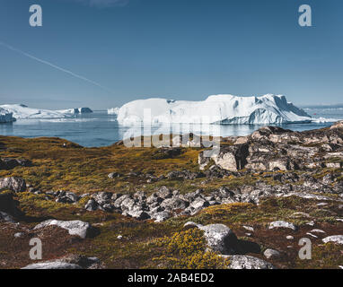 Vue vers à Ilulissat Icefjord. Randonnée à pied facile à la célèbre glacier Kangia près d'Ilulissat au Groenland. Le Fjord glacé d'Ilulissat vu de la Banque D'Images