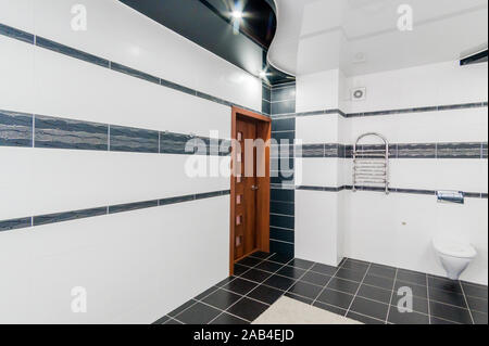 La Russie, Moscou- Juillet 08, 2019 : Intérieur pièces de réparation standard. La décoration en auberge. La Russie, Moscou- Juillet 08, 2019 : pièces d'intérieur. Banque D'Images