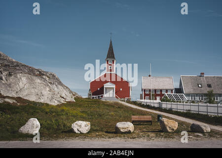 Annaassisitta Oqaluffia Nuuk église cathédrale, l'église de Notre Sauveur dans centre historique de Nuuk. Capitale du Groenland. Journée ensoleillée avec ciel bleu Banque D'Images