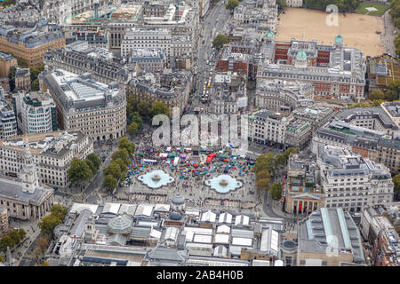 Photographie aérienne montrant les manifestations à Trafalgar Sqaure Londres Banque D'Images