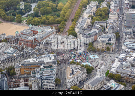 Photographie aérienne montrant les manifestations à Trafalgar Sqaure Londres Banque D'Images