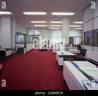 L'intérieur de la banque HSBC, en 1982, West Yorkshire, dans le Nord de l'Angleterre, Royaume-Uni Banque D'Images