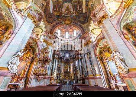 L'intérieur, décoré de l'Église orthodoxe russe Saint-nicolas, Mala Strana, Prague, la Bohême, République Tchèque Banque D'Images