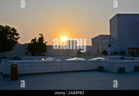 Coucher de soleil à Souq Waqif, Doha, Qatar Banque D'Images