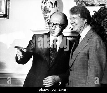 Juillet 1977 - Washington, District of Columbia, États-Unis - Jimmy Carter et le Premier Ministre israélien Menahem Begin lors de sa visite à la Maison Blanche. Commencer est à Washington pour une visite officielle de travail du 18 au 21 juillet. (Crédit Image : © Keystone Press Agency/Keystone USA par ZUMAPRESS.com) Banque D'Images