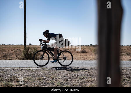 Le vélo dans le désert de l'Afrique du Sud Banque D'Images