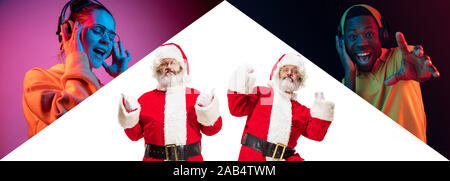 Santa Claus émotionnelle et son entourage accueil avec un Nouvel An 2020 et Noël. L'homme en costume traditionnel avec ses amis multiethnique avec des gadgets en néons. Concept de vacances, l'humeur d'hiver. Banque D'Images