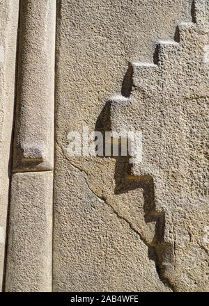 Ruines d'Ollantaytambo, une forteresse massive avec de grandes terrasses en pierre sur une colline Banque D'Images