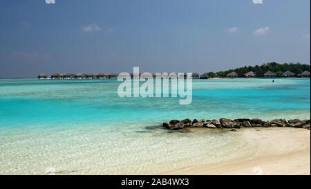 La plage et la mer, la cannelle Dhonveli Island, North Male Atoll, Maldives Banque D'Images