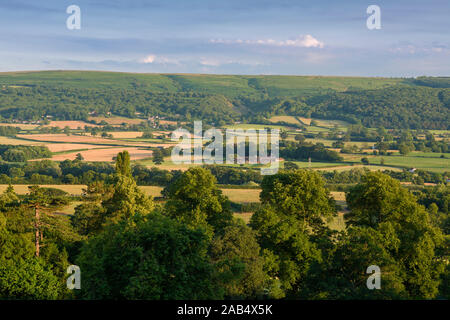 Un soir d'été vue depuis la Old Hill sur la Vale Wrington vers les collines de Mendip. North Somerset, Angleterre. Banque D'Images