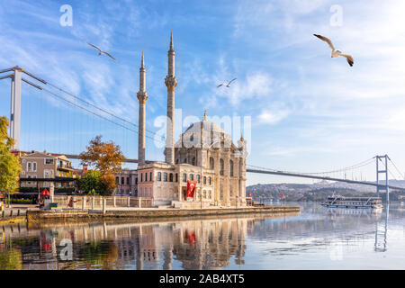 Belle Mosquée Ortakôy et le Bosphore, Istanbul, Turquie Banque D'Images