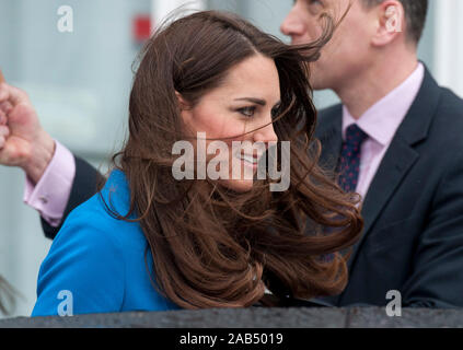 La duchesse de Cambridge arrivant à Northolt High School d'ouvrir un nouveau centre artistique. Février 2014 Banque D'Images