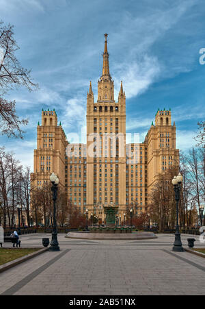 Moscou, Russie, vue de l'édifice place Kudrinskaya, l'un des sept gratte-ciel de Staline dans la ville, construit 1948-1954, monument Banque D'Images