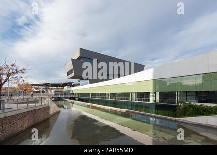 Le Museu del Disseny Design Museum sur la Plaça de les Glòries Catalanes, Barcelone, Catalogne, Espagne, par Martorell Bohigas Mackay architectes Banque D'Images