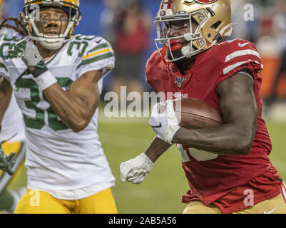 Santa Clara, Californie, États-Unis. 24 Nov, 2019. San Francisco 49ers wide receiver Deebo Samuel (19) exécute pour toucher des roues le dimanche, Novembre 24, 2019, au stade de Lévis à Santa Clara, en Californie. Les 49ers défait les packers 37-8. Crédit : Al Golub/ZUMA/Alamy Fil Live News Banque D'Images