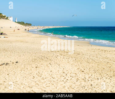 La plage de Morro Jable Fuerteventura sur une belle journée ensoleillée, Îles Canaries, Espagne Banque D'Images