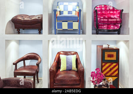 Différents types de chaires dans les intérieurs store Banque D'Images