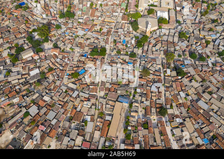 Vue aérienne de Joal Fadiouth. Site de l'UNESCO Photo faite par drone depuis au-dessus. Paysages de l'Afrique. Banque D'Images