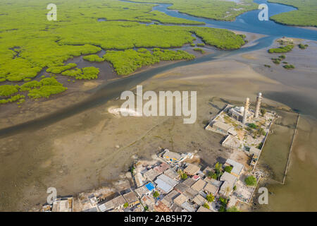Vue aérienne de Joal Fadiouth. Site de l'UNESCO Photo faite par drone depuis au-dessus. Paysages de l'Afrique. Banque D'Images