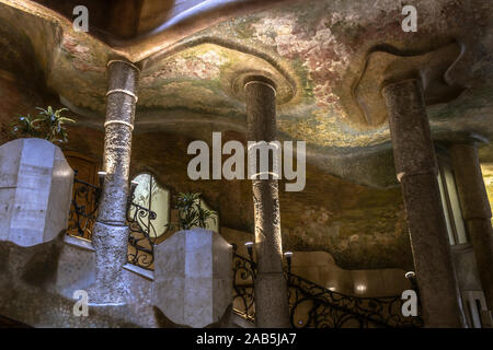 Barcelone, Espagne - 25 août 2019 : La Casa Milà (La Pedrera) par Antoni Gaudì détail à l'intérieur de l'édifice du musée. Banque D'Images