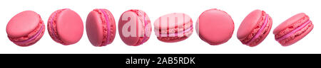 Jeu de gâteaux macarons français rose isolé sur fond blanc. Banque D'Images