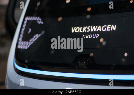 Dresde, Allemagne - le 29 octobre 2019 : Prototype Golf ID.3 dans l'usine de verre de voiture électrique Volkswagen Banque D'Images