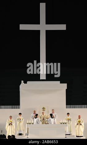 Tokyo, Japon. 25Th Nov, 2019. (Centre) Catolic responsable de l'Église le Pape François lors d'une messe au Tokyo Dome de Tokyo, Japon le 25 novembre 2019. Photo par : Ramiro Agustin Vargas Tabares Crédit : Ramiro Agustin Vargas Tabares/ZUMA/Alamy Fil Live News Banque D'Images