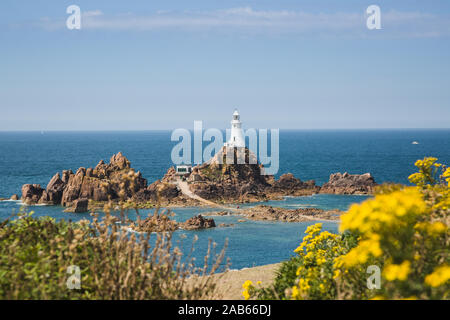 Étés ensoleillés journée à La Corbiere lighthouse, Jersey, Channel Islands Banque D'Images