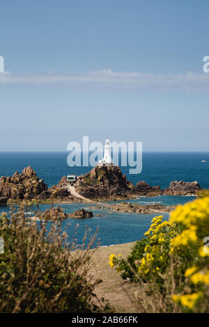 Étés ensoleillés journée à La Corbiere lighthouse, Jersey, Channel Islands Banque D'Images