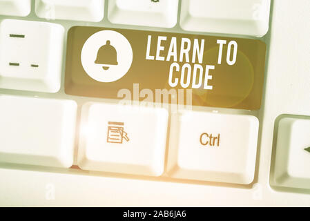 Texte de l'écriture Apprendre à code. Photo conceptuelle Apprendre à écrire le logiciel être Programmeur Coder Banque D'Images