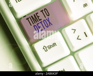 Texte visible le temps de désintoxication. Texte photo d'affaires pour l'alimentation Nutrition santé nettoyer de traitement de la toxicomanie Banque D'Images