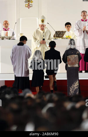 Tokyo, Japon. 25Th Nov, 2019. Le pape François célèbre une messe à la Tokyo Dome Stadium à Tokyo le lundi 25 novembre 2019. Quelque 50 000 personnes ont assisté à la sainte messe. Credit : Yoshio Tsunoda/AFLO/Alamy Live News Banque D'Images