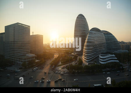 Beijing, Chine - octobre 23,2017 : paysage urbain de Beijing et célèbre site immobilier à WangJing Soho sur la nuit à Beijing, Chine. Le tourisme asiatique moderne, c Banque D'Images