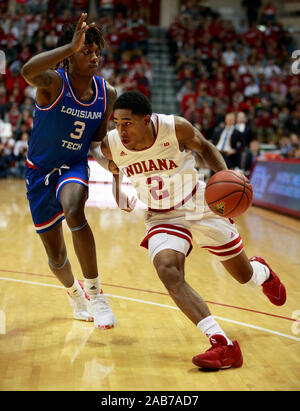 Indiana University's Armaan Franklin (2) joue contre l'Amorie Louisiana Tech Archibald (3) au cours d'un match de basket-ball de NCAA college de l'EI à l'Assembly Hall à Bloomington.Les Hoosiers battre les Bulldogs 88 à 75. Banque D'Images