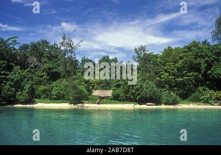 Côte d'îlots avec hut, paradis tropical. La province de Madang, Papouasie Nouvelle Guinée Banque D'Images